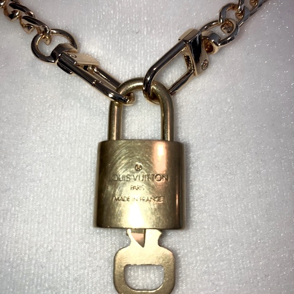 🔑LOUIS VUITTON🔑Gold Lock #318 w/Hold Unbranded Chain - Picture 3 of 14